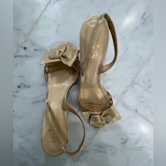Kate Spade Gold Leather Sling Back Sandal with Bow at Toe - size 9 - Picture 2 of 10